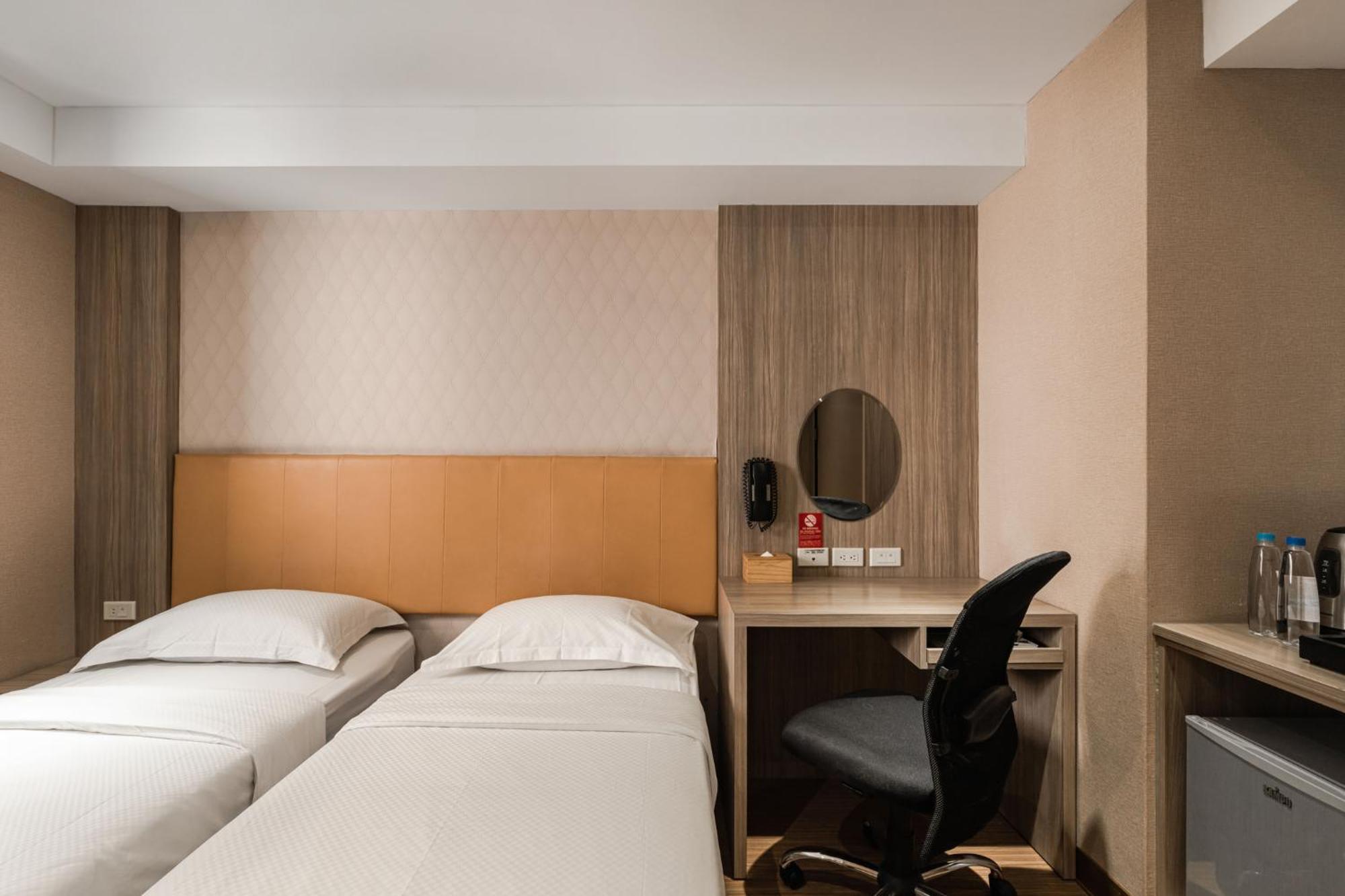 The Riverside Hotel International Kaohsiung Exterior photo