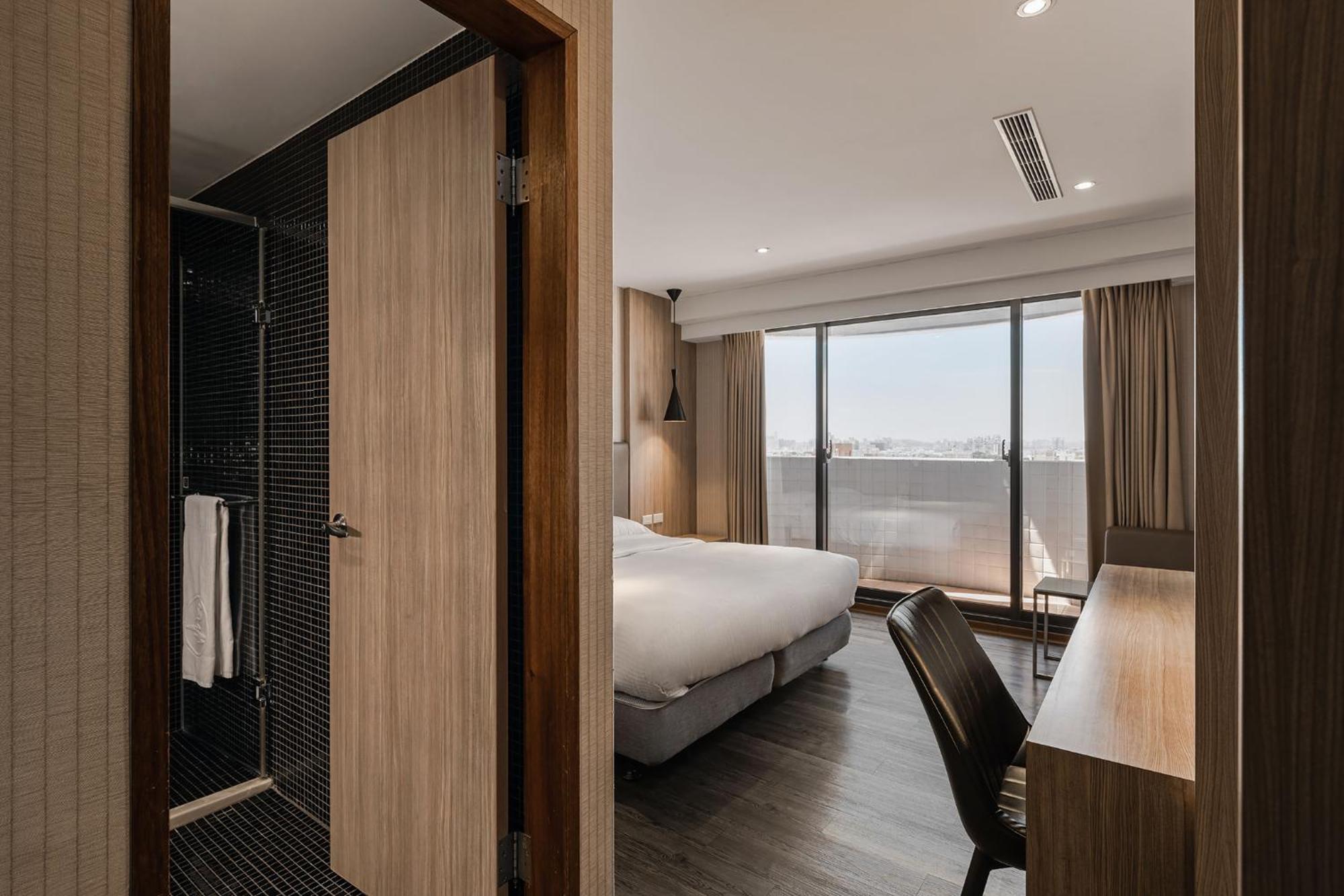 The Riverside Hotel International Kaohsiung Exterior photo