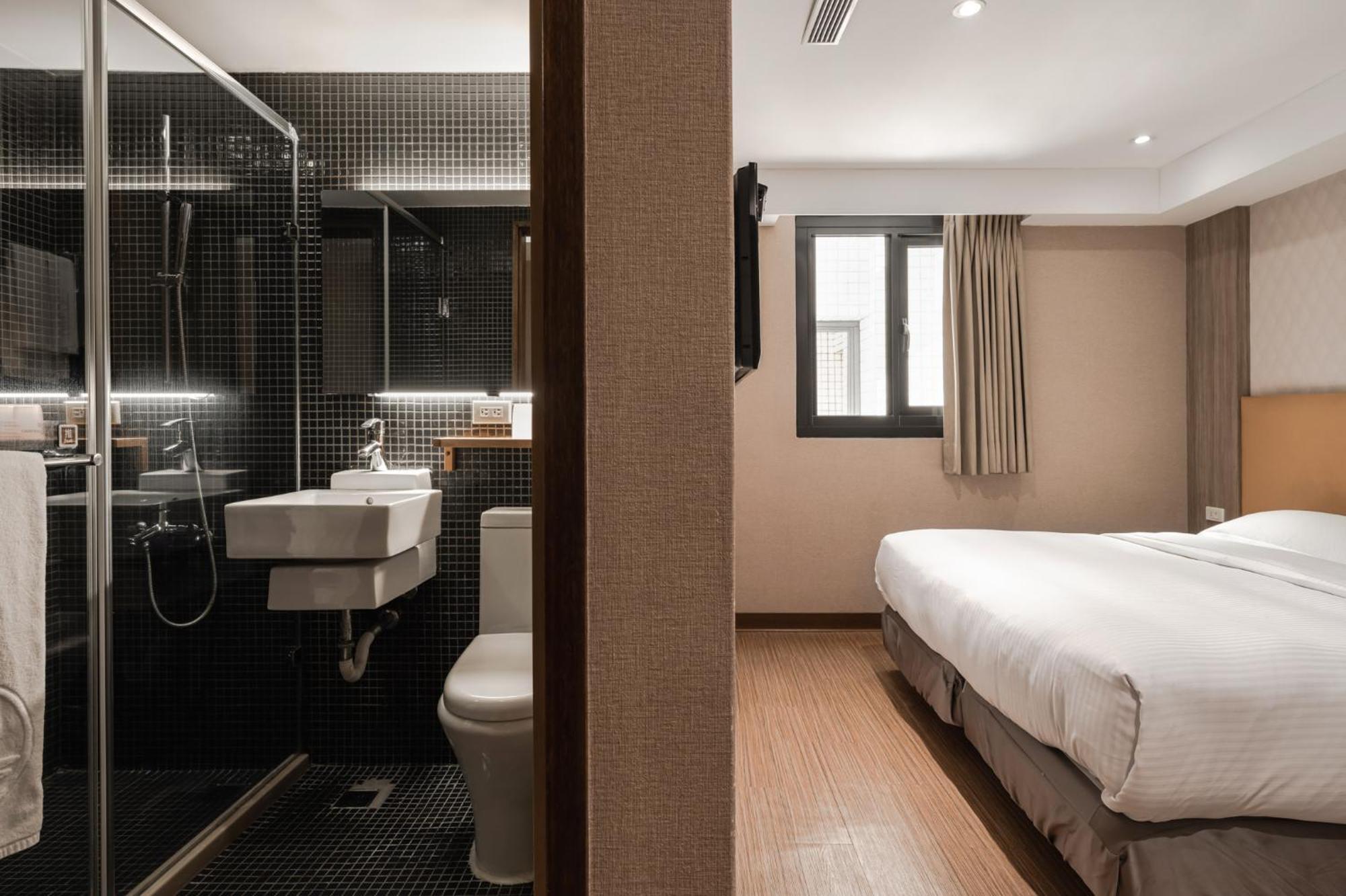 The Riverside Hotel International Kaohsiung Exterior photo