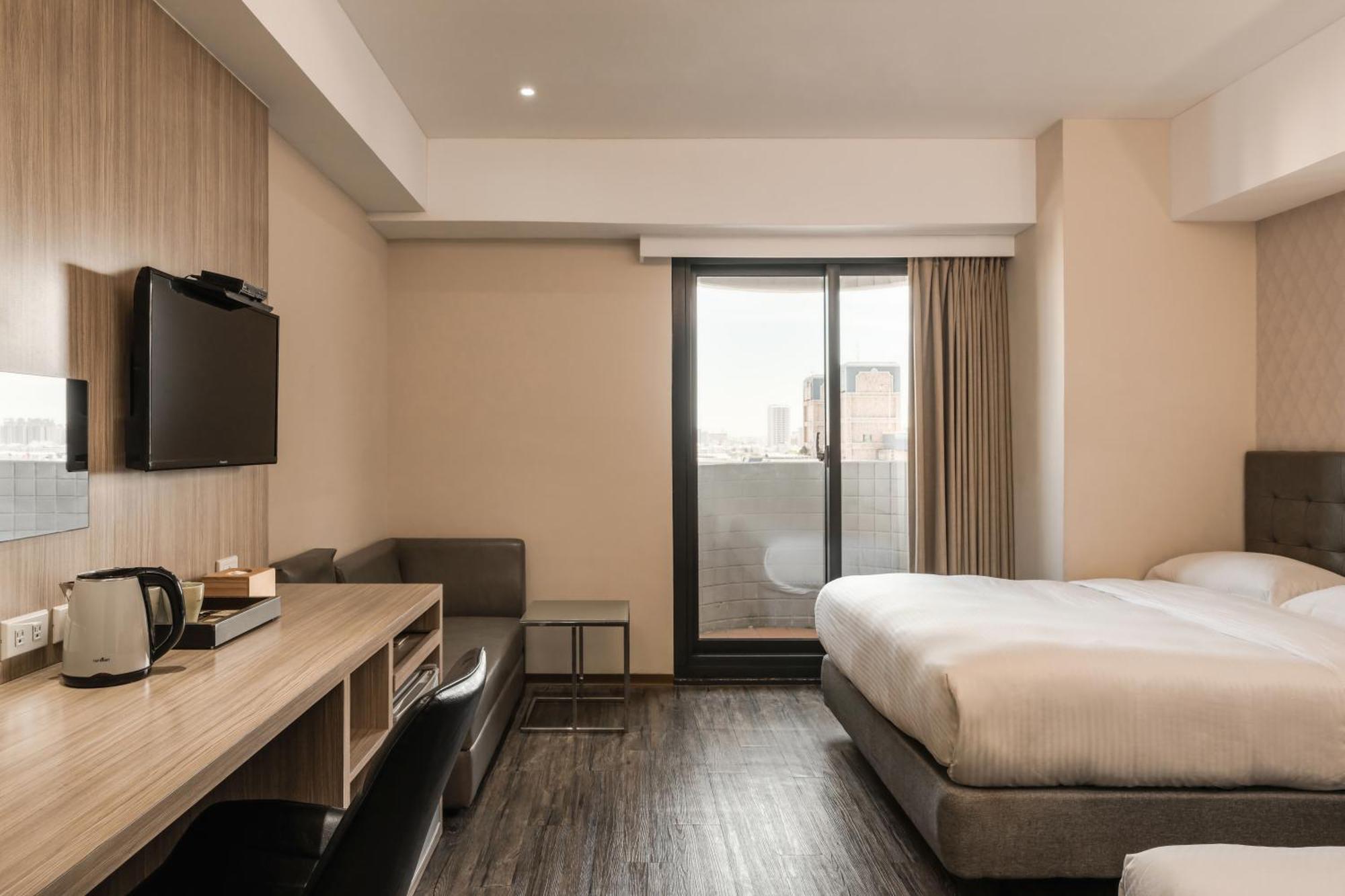 The Riverside Hotel International Kaohsiung Exterior photo