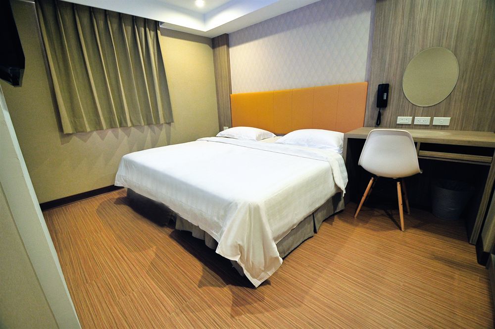 The Riverside Hotel International Kaohsiung Exterior photo